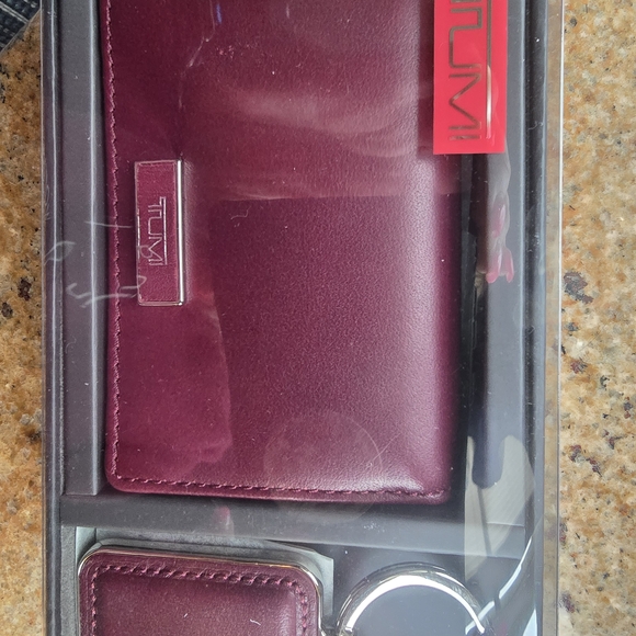 Tumi Garnet Leather Wallet and Keychain Set - Picture 6 of 7